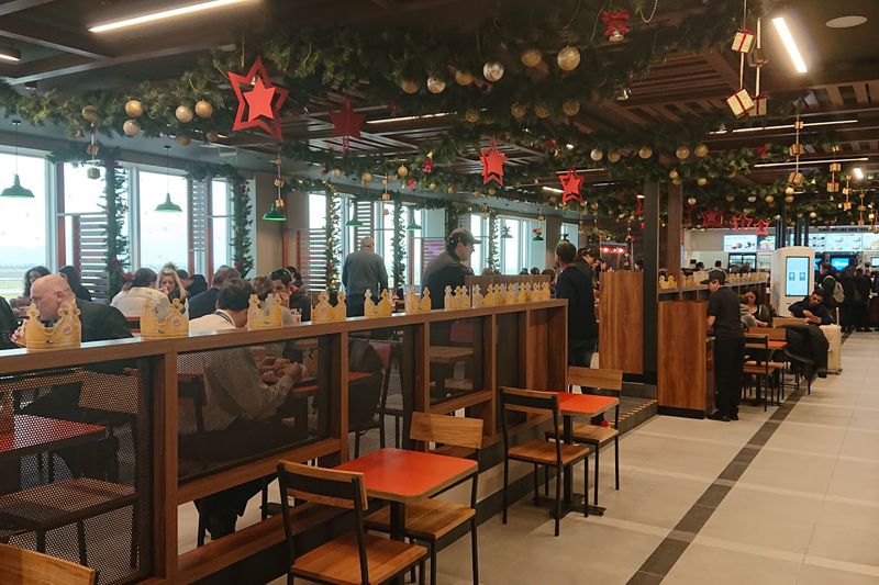 Κατάστημα “Burger King” στο Διεθνές Αεροδρόμιο Αθηνών «ΕΛ. ΒΕΝΙΖΕΛΟΣ»